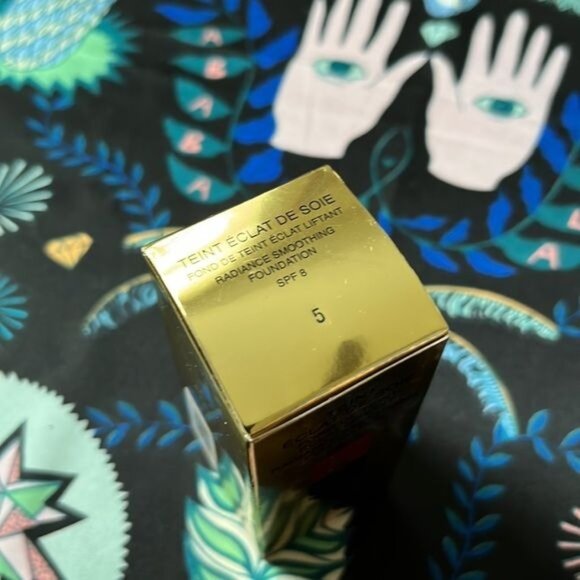 YSL Teint Eclat de Soie Radiance Smoothing Foundation SPF 8 Color 5 - Picture 7 of 7